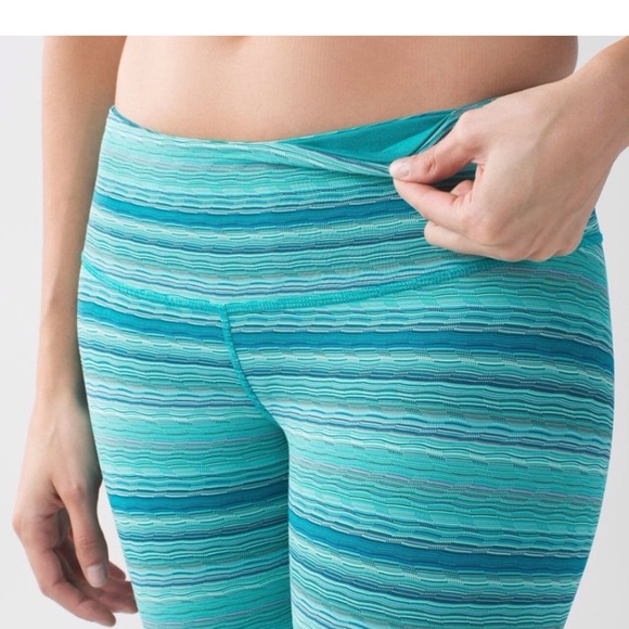 lululemon Wunder Under Crop Space Dye Twist (21”) - Picture 7 of 8